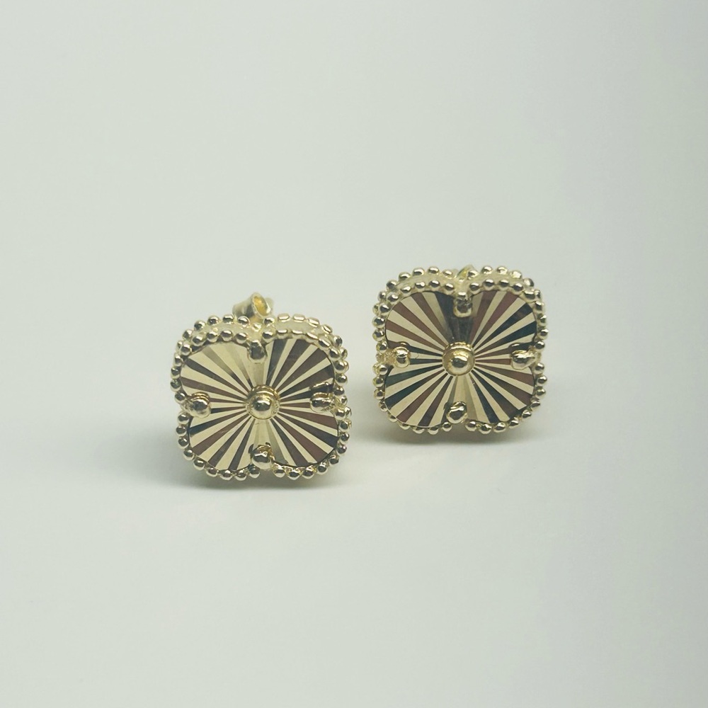 🍀14k Yellow Gold Clover Earrings🍀